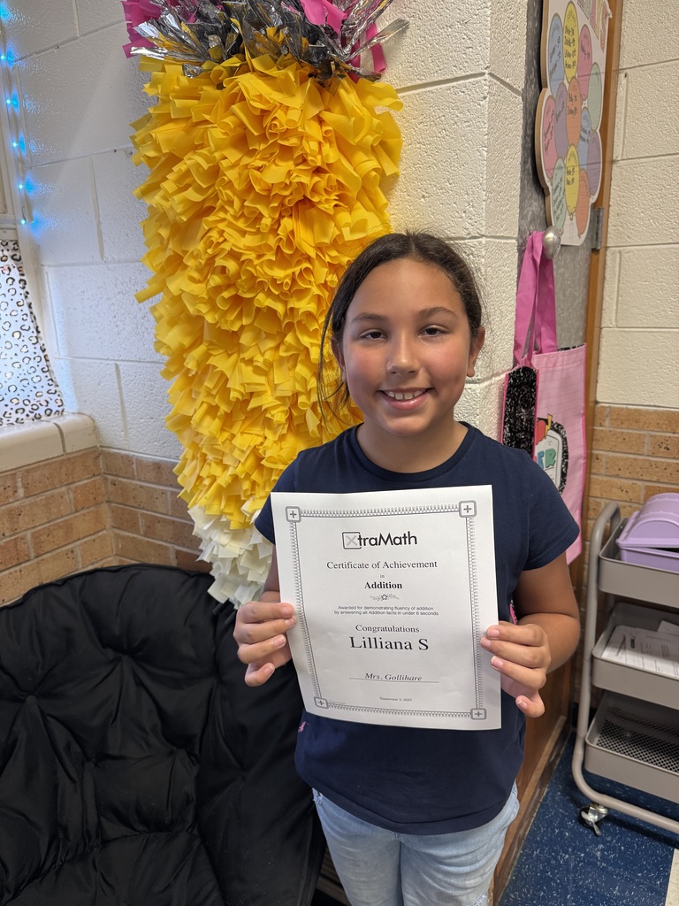Lilliana with her certificate. 