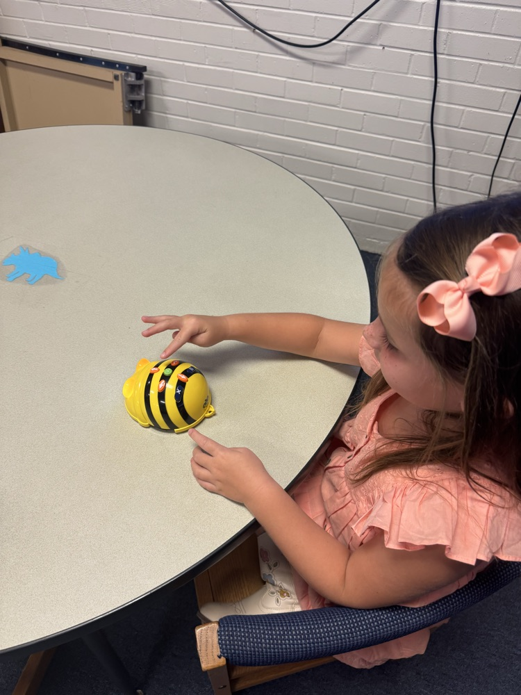 kindergartners doing STEM