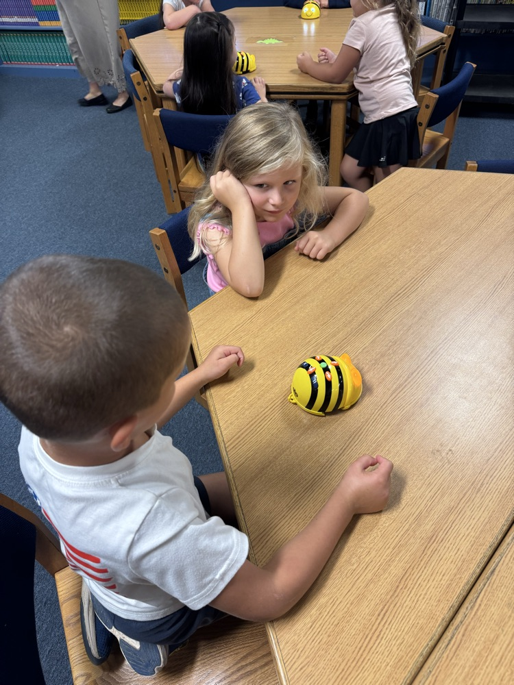 kindergartners doing STEM