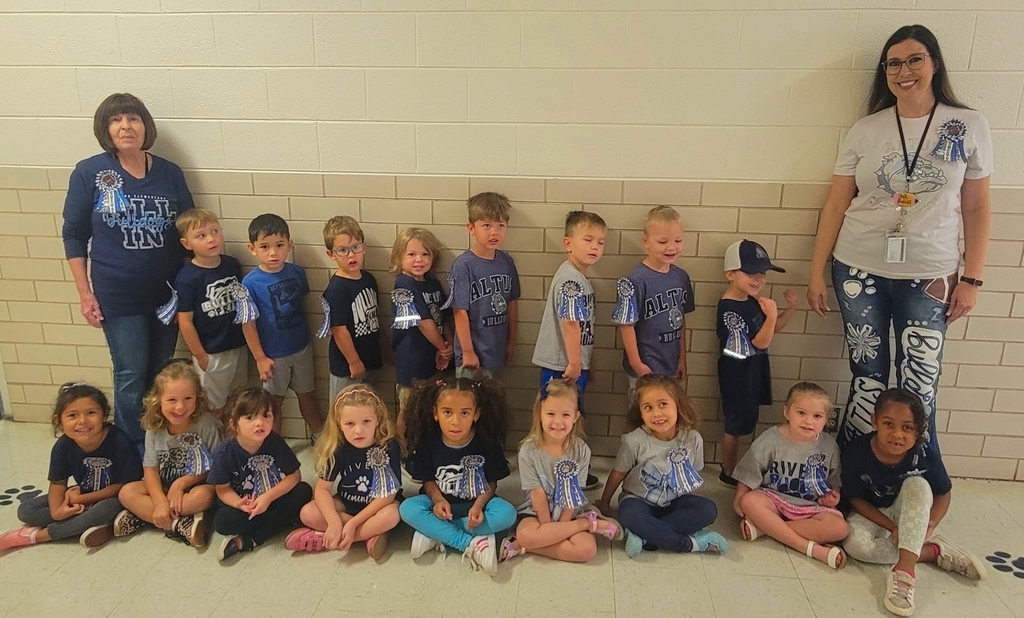 Students celebrating g homecoming. 