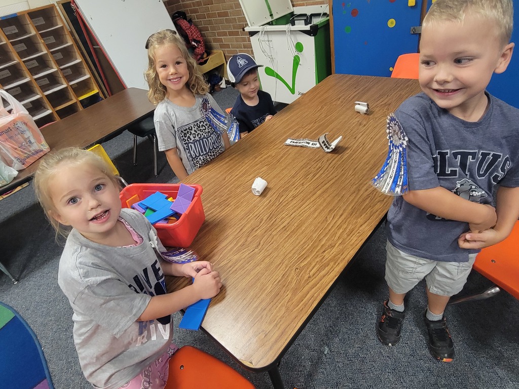 Students celebrating g homecoming. 