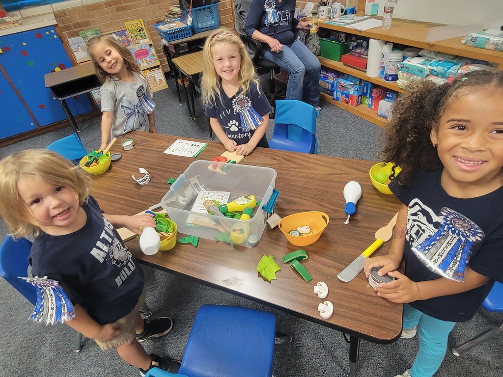 Students celebrating g homecoming. 