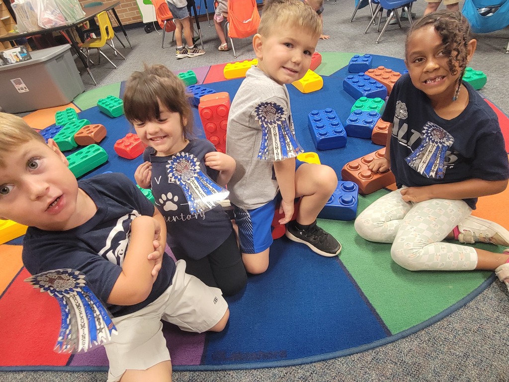 Students celebrating g homecoming. 