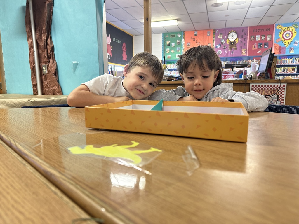 PreK students doing STEAM.