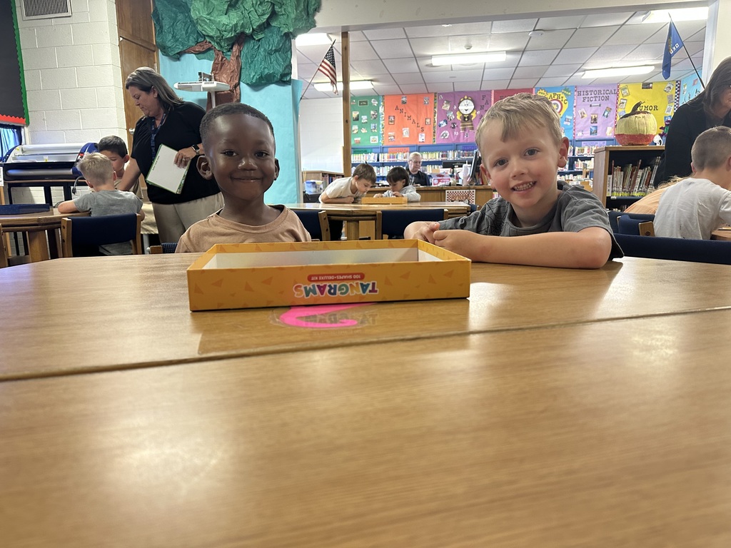 PreK students doing STEAM.