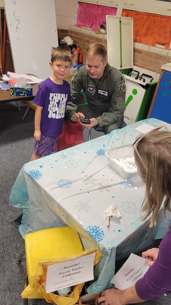 Students and parents doing STEAM.