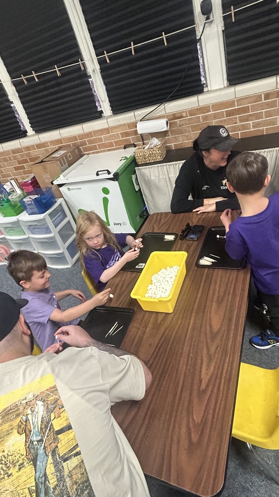 Students doing STEAM with parents.