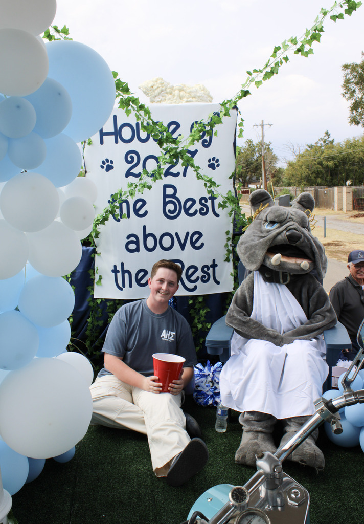 Jedd Lee and Bulldog on Senior Homecoming Float