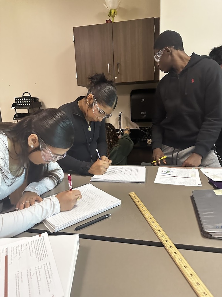 Student working BIO lab