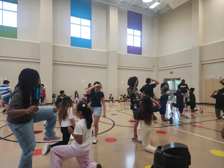 SCHS sharks join5th grade for PE