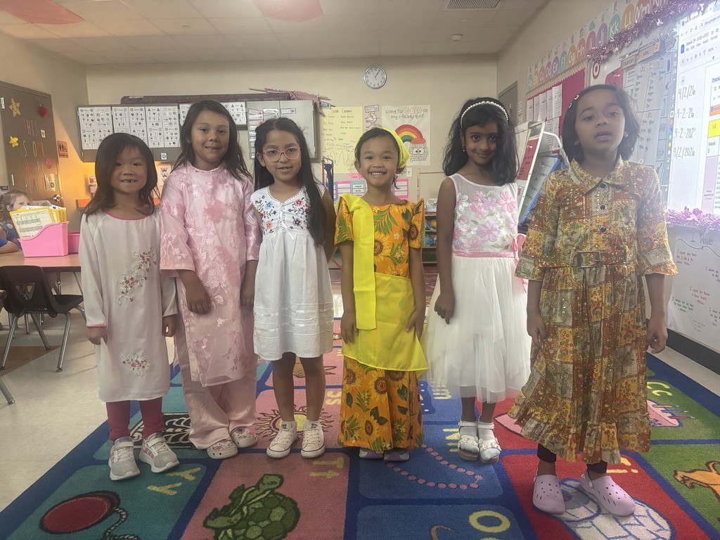 International Dress Pics