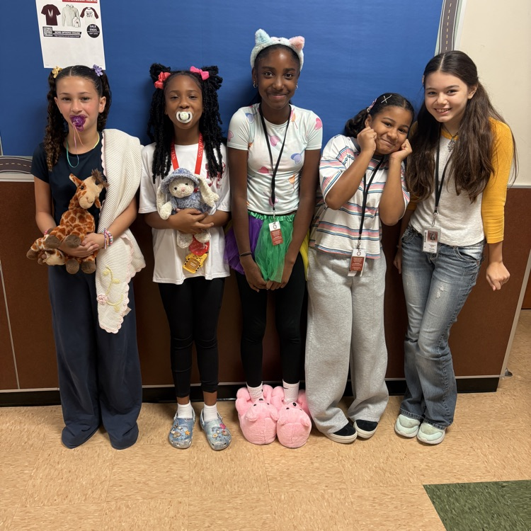 6th grader celebrating SCHS Homecoming