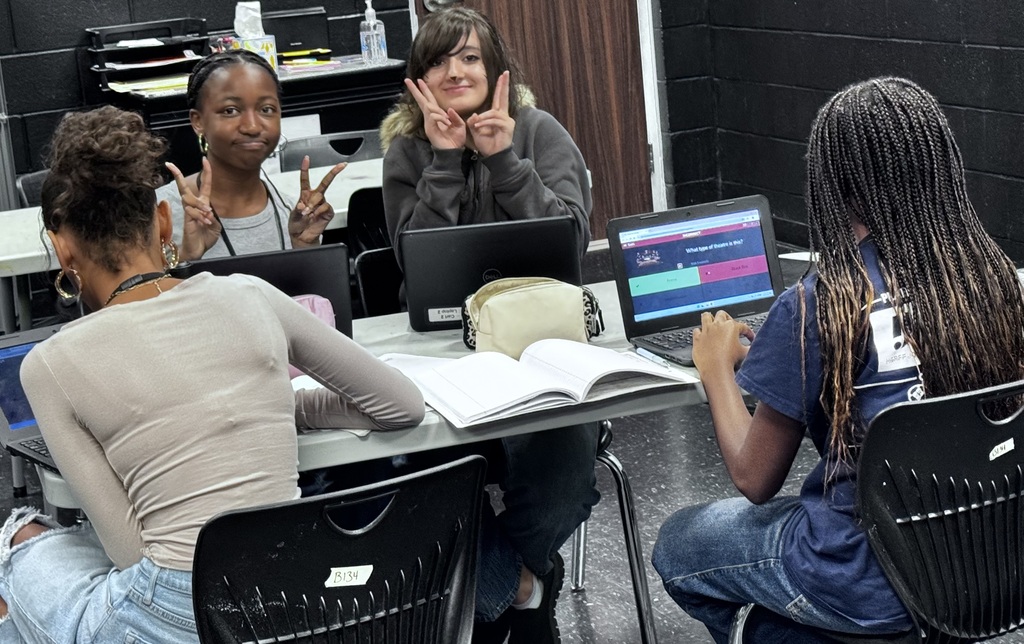 Students are practicing and winning prizes with their vocab skills on Blooket. 