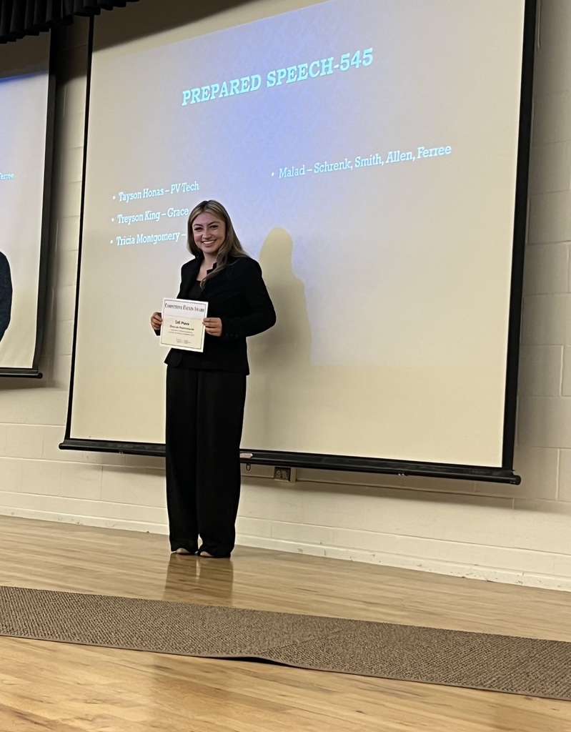 Dulce G. recieving her award