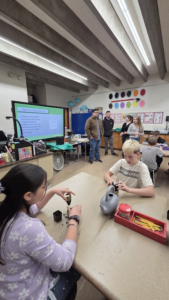 FFA members teaching 5th graders about potting-1
