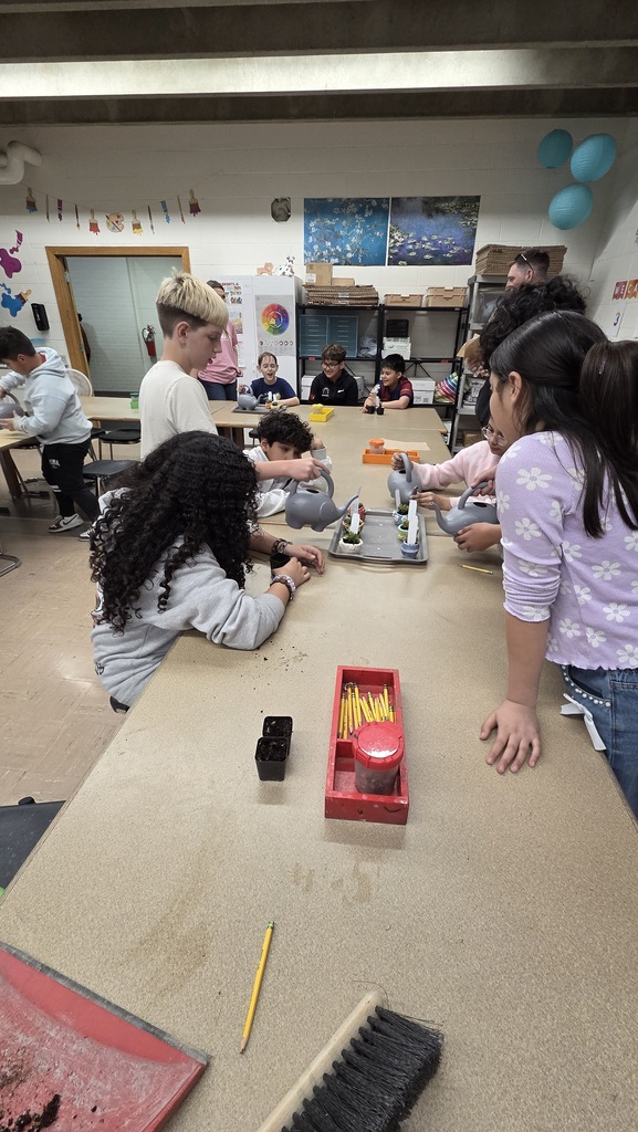 FFA members teaching 5th graders about potting-4