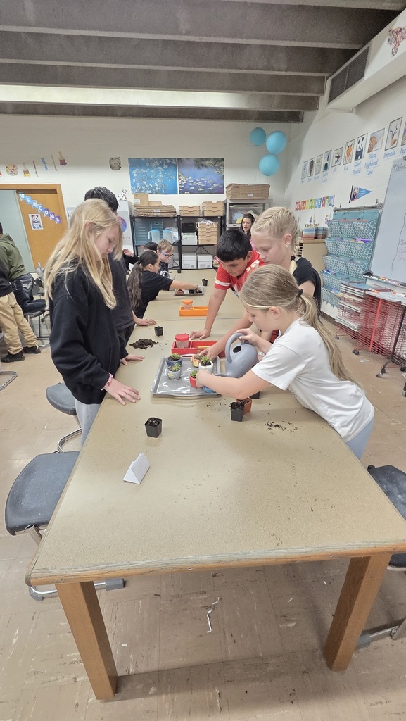 FFA members teaching 5th graders about potting-2