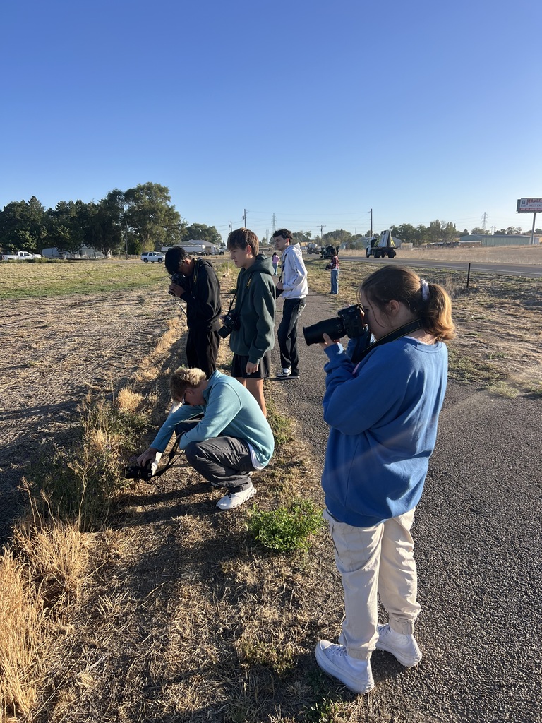 Fall Photography class getting to business taking some pictures outside. Connecting the dots from Photgraphy How Tos to the camera. 