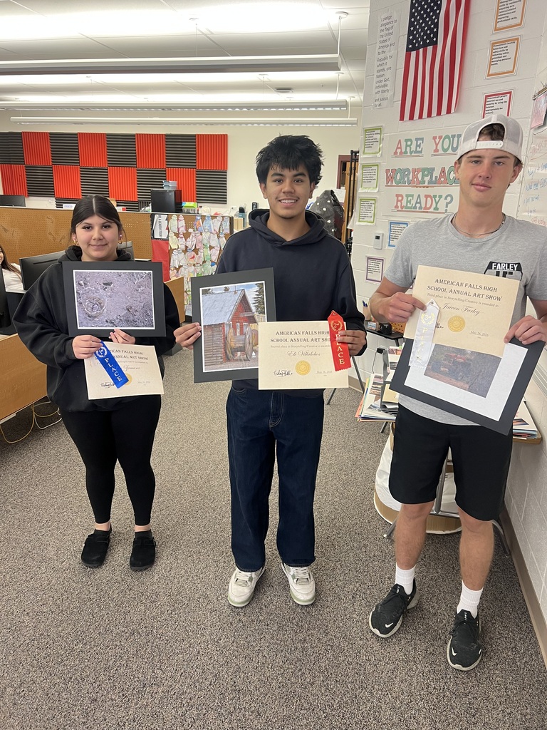 Top 3 winners in the spring Art Show in their category. Photography is in full motion spring and fall. Congrats! Jaiven F., Eli V., and Rosa Z.