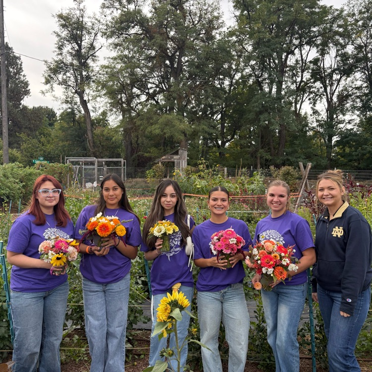 American Falls FFA members at the Southwest Idaho Dahlia Society Show.