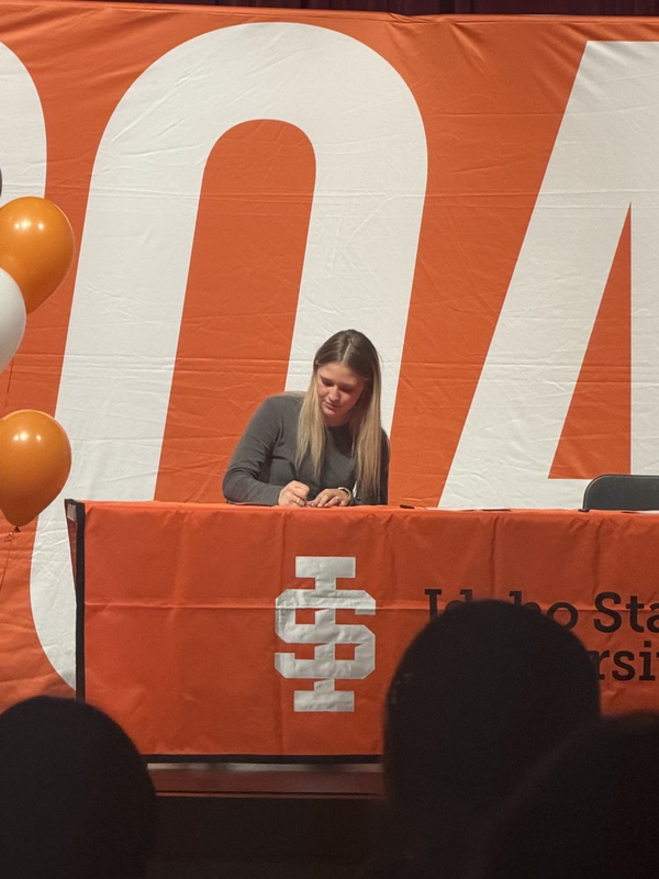 Caitlin Warren received a Full ride scholarship