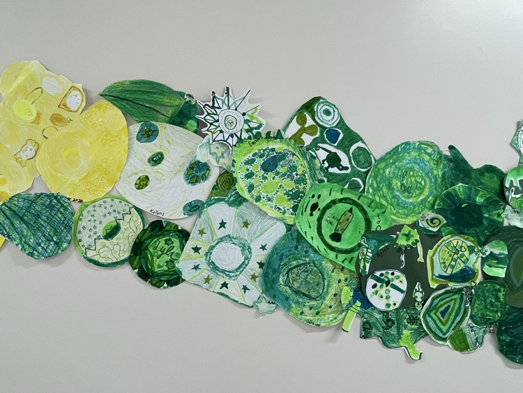green dots