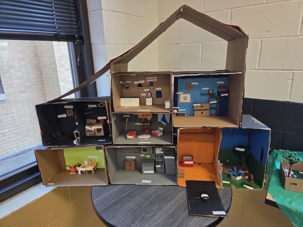 Spanish II students designed and built model mansions in class. They created plans, constructed their houses in groups, and labeled everything inside and out in español. Welcome to our neighborhood!