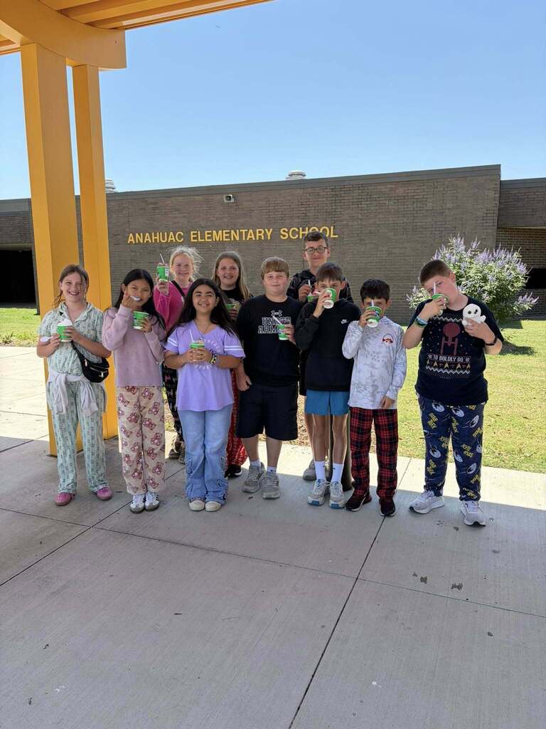 Students enjoying snowcones. 