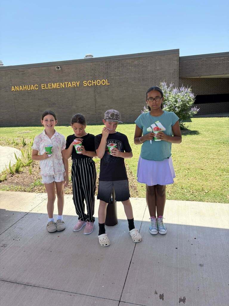Students enjoying snowcones. 