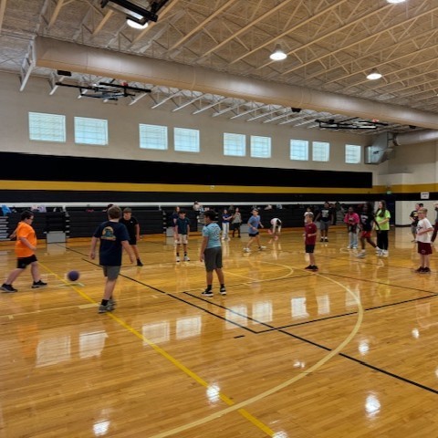 Crazy Kickball fun in 6th grade PE! 🏃‍♂️⚽ Strategy, teamwork, and sportsmanship were on full display with Coach Gambrell & Coach O’Brien leading the way!