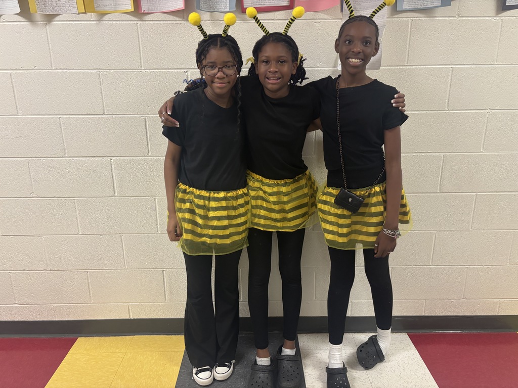 👯‍♀️👯‍♂️ Our 7th graders are twinning again! 😂 We love seeing our students having fun and showing off their matching styles around BMS! 🖤💛 #BMSWarriorPRIDE