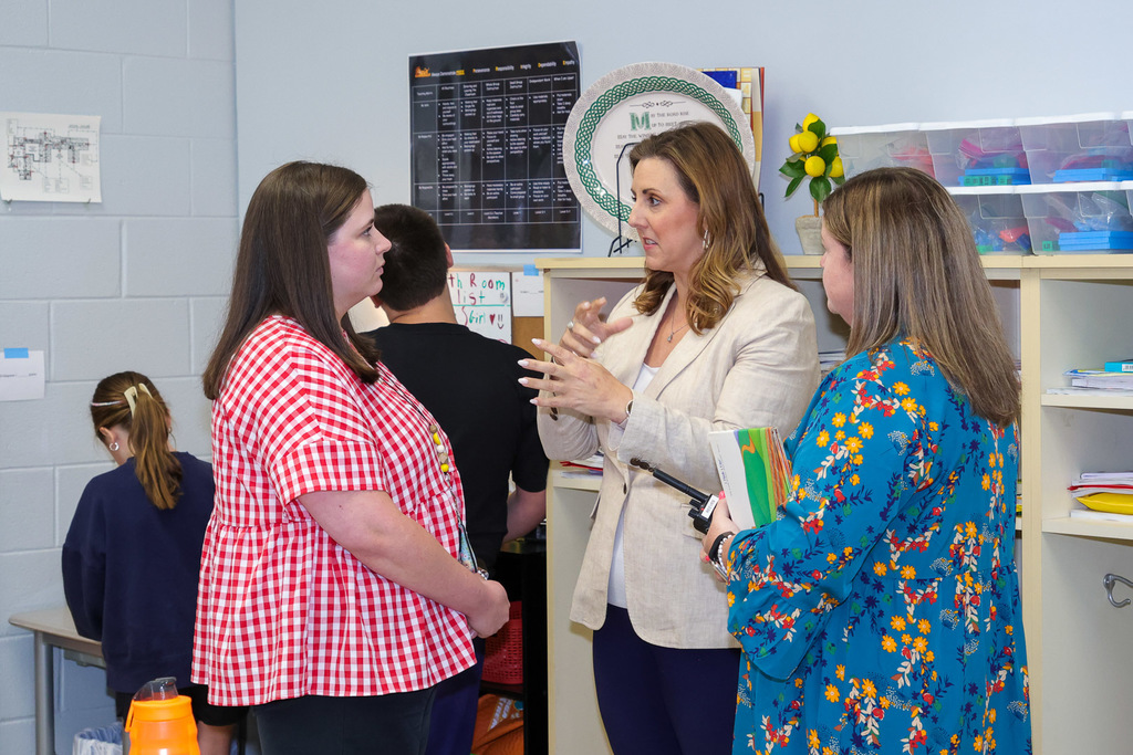 Supt. Ellen Weaver visits La France Elementary