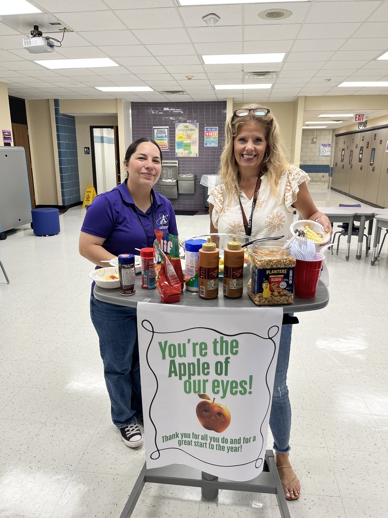 Our incredible staff is the "Apple of our Eyes!" Our Instructional Leadership Team (ILT) brought around a sweet treat to show appreciation for all the hard work everyone puts in to make our school amazing. A little thank you goes a long way! 🍎❤️