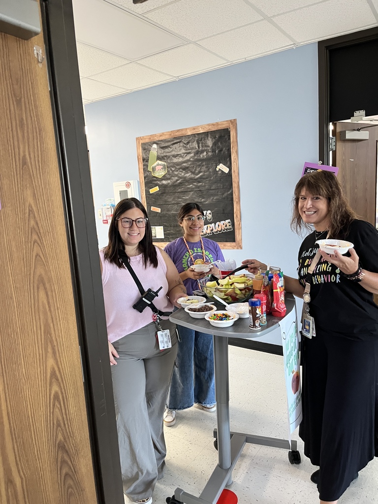 Our incredible staff is the "Apple of our Eyes!" Our Instructional Leadership Team (ILT) brought around a sweet treat to show appreciation for all the hard work everyone puts in to make our school amazing. A little thank you goes a long way! 🍎❤️