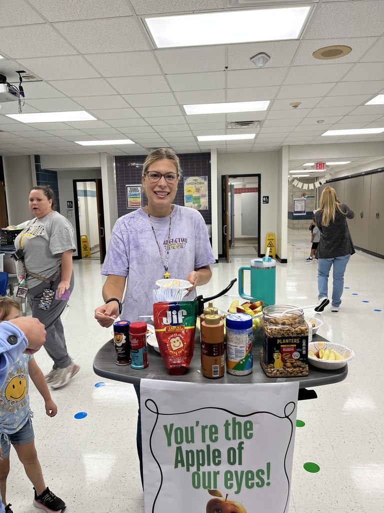 Our incredible staff is the "Apple of our Eyes!" Our Instructional Leadership Team (ILT) brought around a sweet treat to show appreciation for all the hard work everyone puts in to make our school amazing. A little thank you goes a long way! 🍎❤️