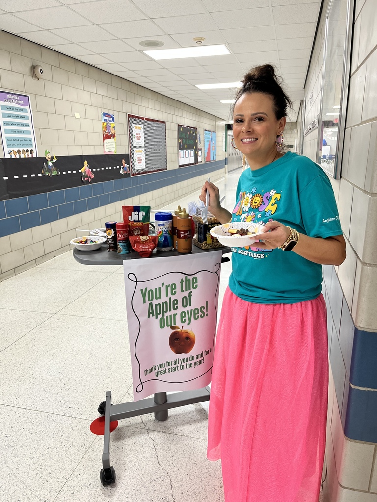 Our incredible staff is the "Apple of our Eyes!" Our Instructional Leadership Team (ILT) brought around a sweet treat to show appreciation for all the hard work everyone puts in to make our school amazing. A little thank you goes a long way! 🍎❤️