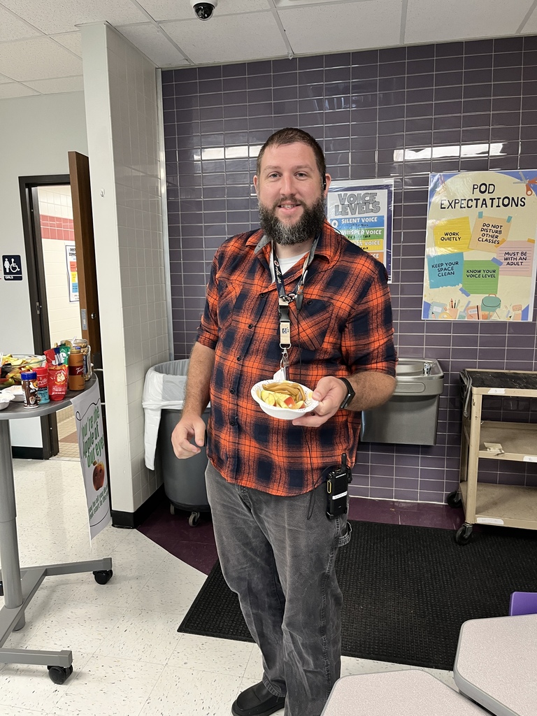 Our incredible staff is the "Apple of our Eyes!" Our Instructional Leadership Team (ILT) brought around a sweet treat to show appreciation for all the hard work everyone puts in to make our school amazing. A little thank you goes a long way! 🍎❤️