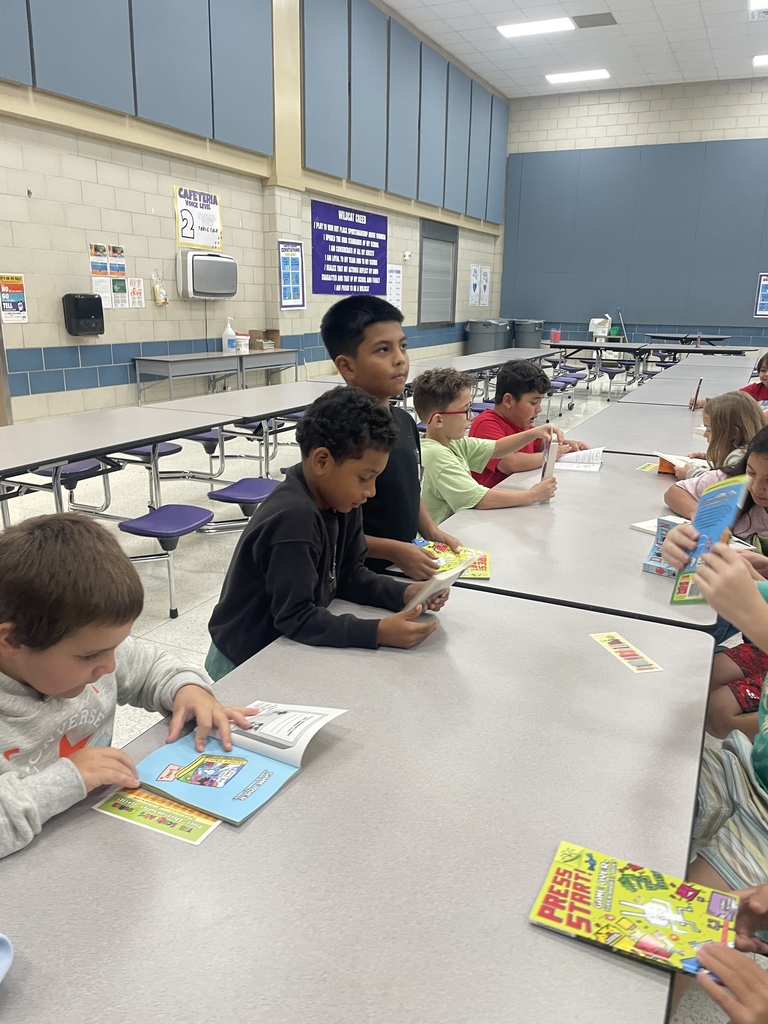 What an incredible day for our 2nd graders! Thanks to the amazing generosity of various community businesses, each student was able to choose a new book to take home. The excitement in the room was palpable as they explored their new literary adventures! A huge shout-out to Megan Speir for leading this wonderful initiative. Our Wildcats are diving into reading! 📚