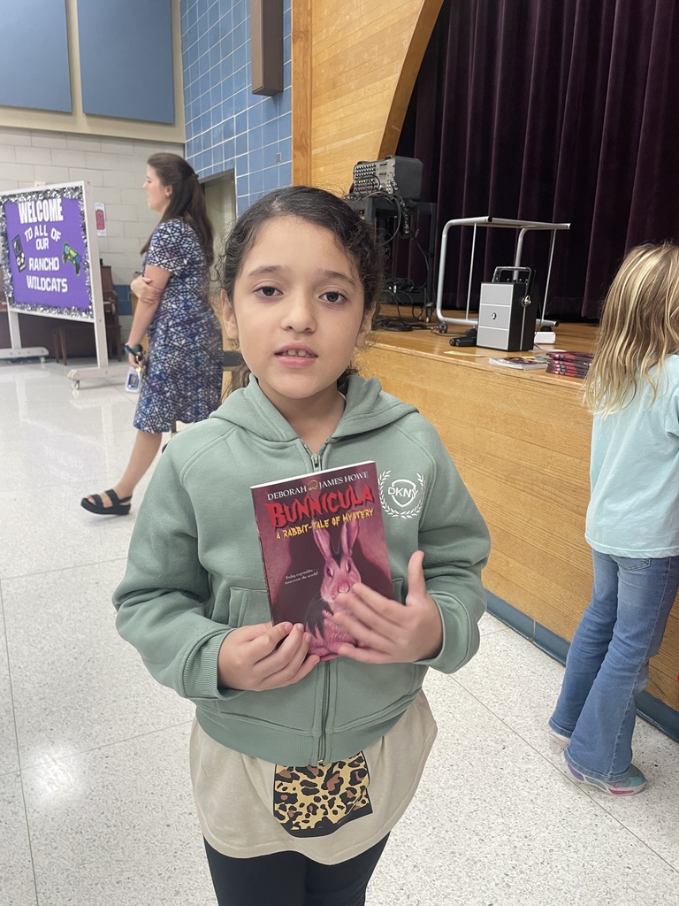 What an incredible day for our 2nd graders! Thanks to the amazing generosity of various community businesses, each student was able to choose a new book to take home. The excitement in the room was palpable as they explored their new literary adventures! A huge shout-out to Megan Speir for leading this wonderful initiative. Our Wildcats are diving into reading! 📚