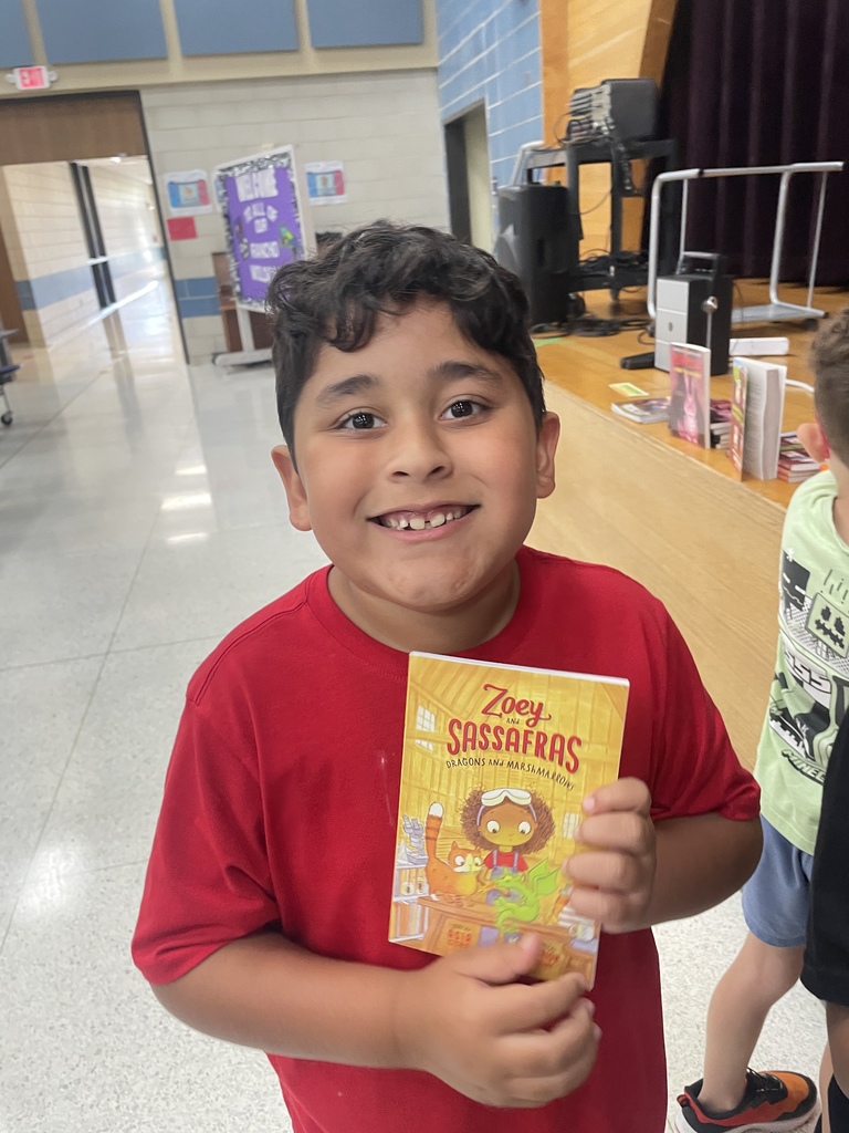 What an incredible day for our 2nd graders! Thanks to the amazing generosity of various community businesses, each student was able to choose a new book to take home. The excitement in the room was palpable as they explored their new literary adventures! A huge shout-out to Megan Speir for leading this wonderful initiative. Our Wildcats are diving into reading! 📚