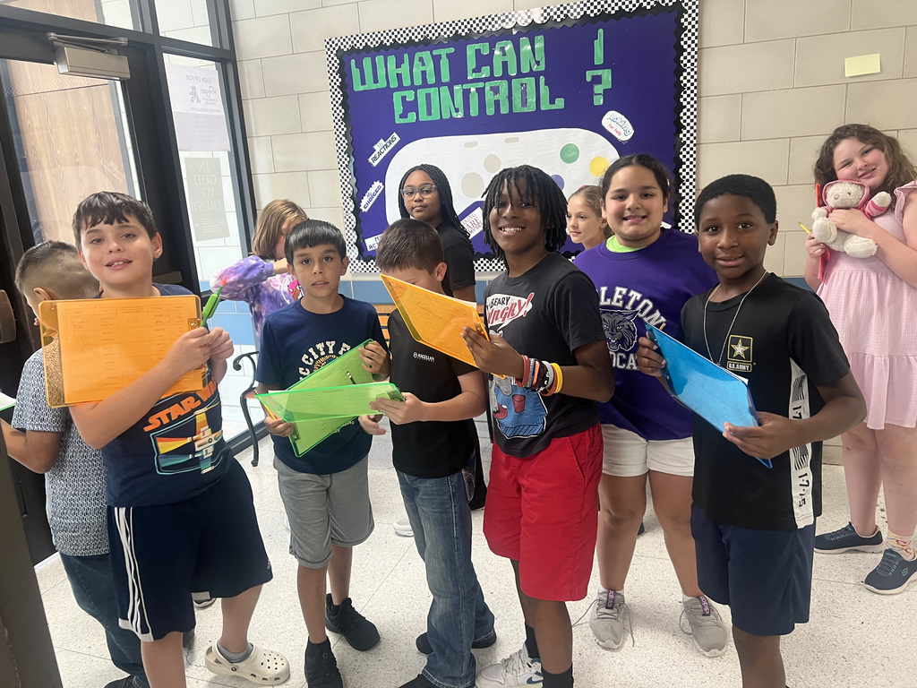 Our 5th graders were hard at work today, becoming real-life scientists! 🔬 They took a field trip around the campus to record their observations of balanced and unbalanced forces. It's incredible to see them apply what they learn in the classroom to the world around them!