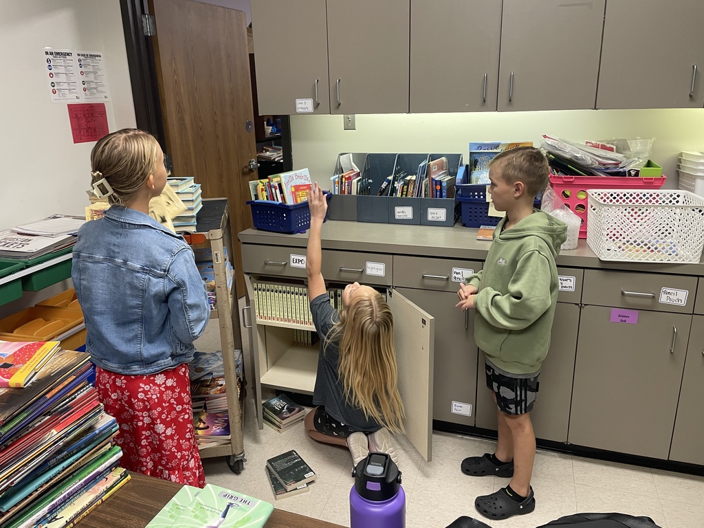 We're so excited to see our morning library time taking off! It's a wonderful opportunity for our students to check out new books, take AR tests, and even earn prizes for getting caught reading! From our youngest readers cozying up on the carpet to our PALS helpers mastering the check-out desk, great things are happening before the bell rings. A special shout-out to our First Grade Reading Club for leading the charge! #SchoolLibrary #ReadingIsFun #EarlyBirdsReadingClub #CommunityInvolved