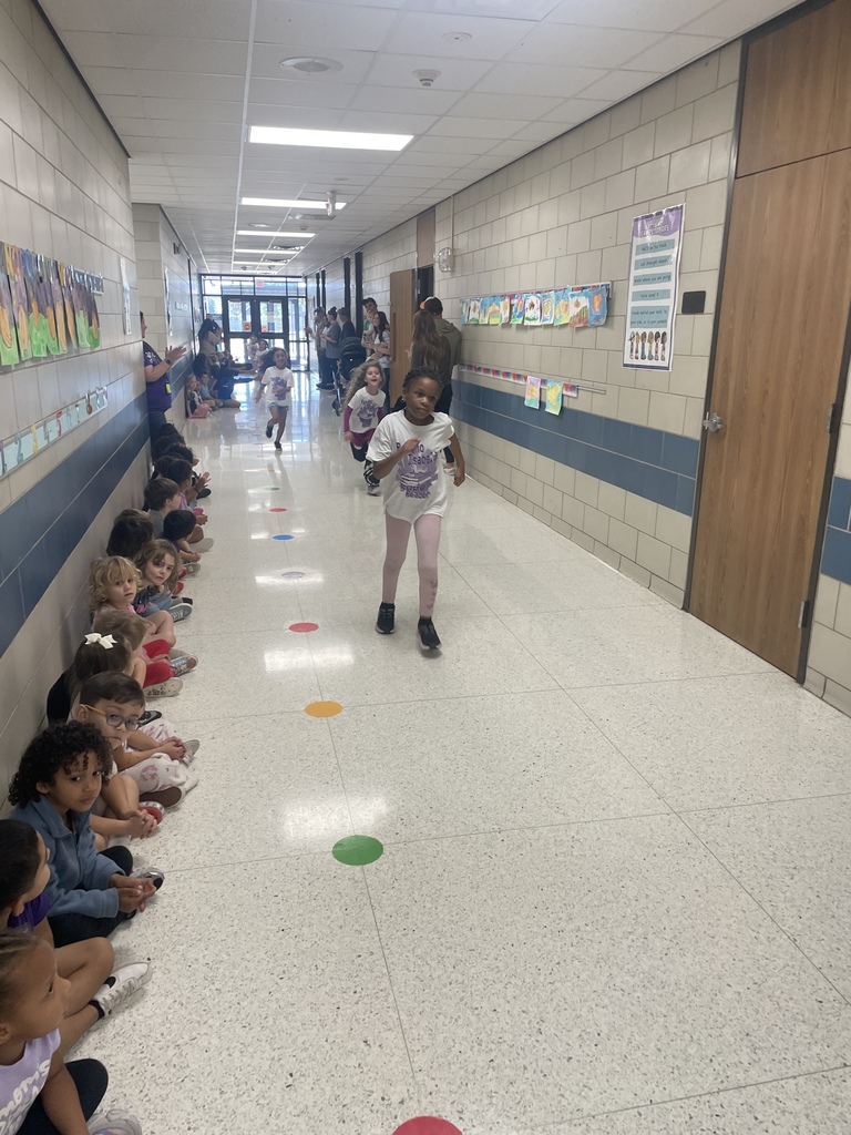 What a day for our 1st Grade Super Readers! This past Friday we kicked off a long-standing tradition with our first AR Parade of the year. These fantastic students earned their spot (and a cool new t-shirt!) by reaching ten AR points. The excitement was absolutely contagious! We are so proud of their reading dedication and can't wait for the next parade of super readers! Keep turning those pages!