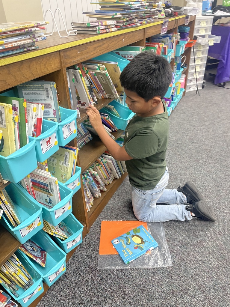 Nothing beats exploring a good book! After a fun session reading "Duck Soup" and stirring up some imaginary recipes, Ms. Brown's 2nd graders dove into the stacks to find their next great adventure. We love seeing our students check out new books and become lifelong readers!