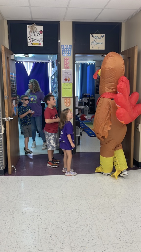 Did you know the Macy’s Thanksgiving Day Parade started with puppets? Our Pre-K, Kinder, and 1st-grade students do! After learning all about the history of the parade and the inventor of the very first puppet float, they put their engineering skills to the test. They designed and created their very own animal balloon floats for a special hallway parade today! To top it all off, Mrs. Gay—the winner of our Feather Fundraiser—was a fabulous sport and joined the fun as our official Turkey Teacher!