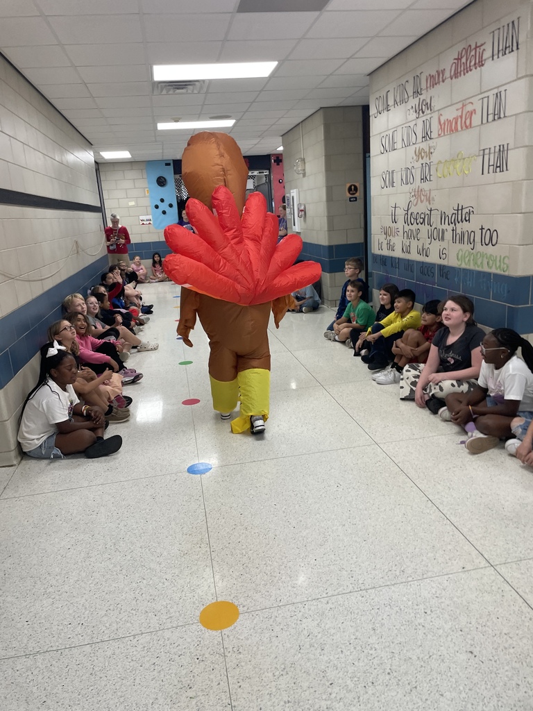 Did you know the Macy’s Thanksgiving Day Parade started with puppets? Our Pre-K, Kinder, and 1st-grade students do! After learning all about the history of the parade and the inventor of the very first puppet float, they put their engineering skills to the test. They designed and created their very own animal balloon floats for a special hallway parade today! To top it all off, Mrs. Gay—the winner of our Feather Fundraiser—was a fabulous sport and joined the fun as our official Turkey Teacher!