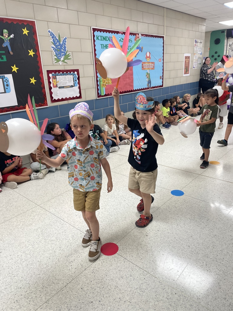 Did you know the Macy’s Thanksgiving Day Parade started with puppets? Our Pre-K, Kinder, and 1st-grade students do! After learning all about the history of the parade and the inventor of the very first puppet float, they put their engineering skills to the test. They designed and created their very own animal balloon floats for a special hallway parade today! To top it all off, Mrs. Gay—the winner of our Feather Fundraiser—was a fabulous sport and joined the fun as our official Turkey Teacher!