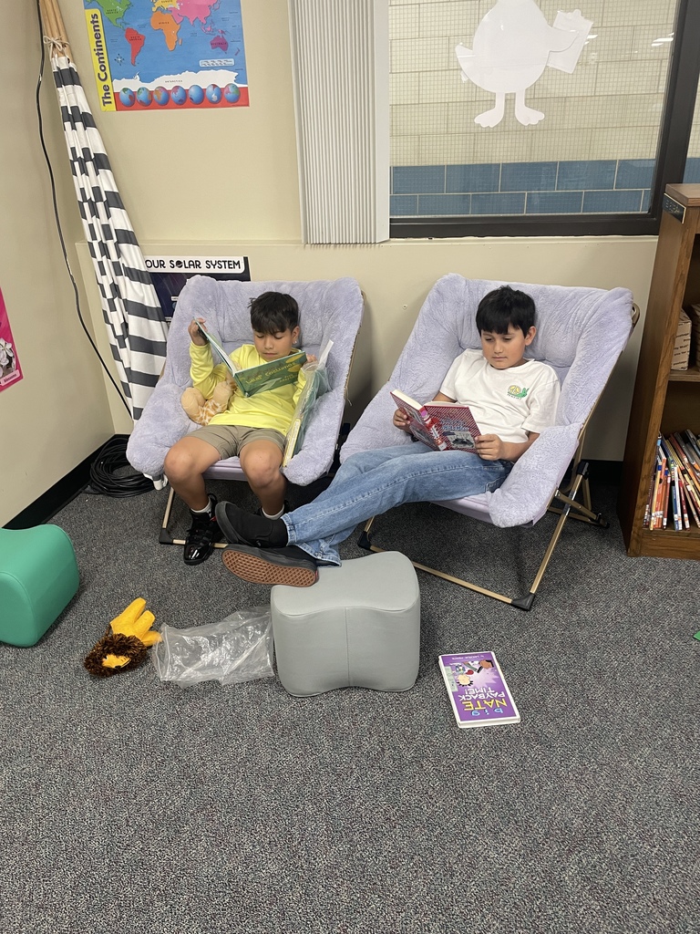 New Year, same love for learning! Mrs. Lampe-Anderson’s 4th grade class is back in the library and starting 2026 off right with reading, puzzles, and goal-setting. Our students make every day great! 