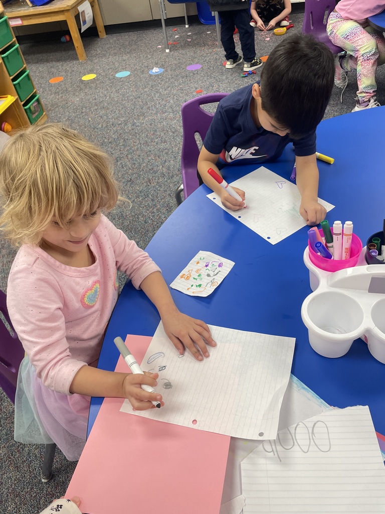 Who knew "work" could be this much fun? In our Pre-K classroom, center time is where the magic happens. Whether they are building architectural masterpieces with blocks, practicing fine motor skills with LEGOs, or developing social-emotional language over a "phone call," our students are learning through every single interaction. We aren't just playing; we’re building the foundation for a lifetime of curiosity!