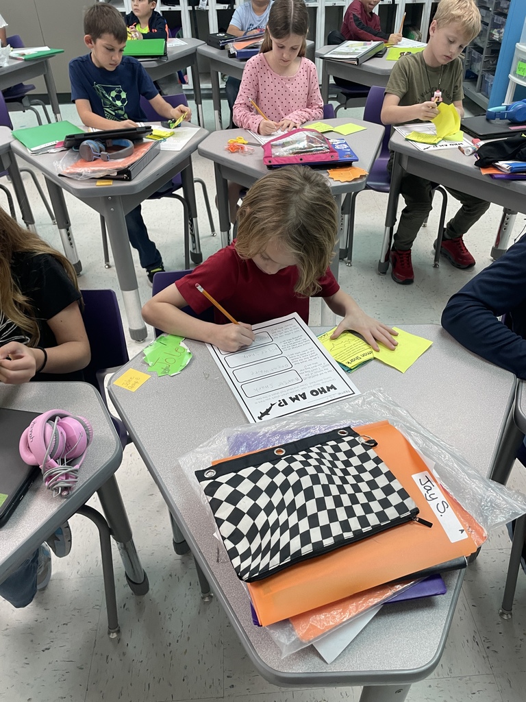 Ms. Brown’s class is taking a deep dive into the ocean! Our 2nd graders turned into "reading researchers" as they explored the world of sharks. Using non-fiction text features, students practiced identifying captions, headings, and diagrams to become experts on their favorite finned friends. It’s amazing to see these young scholars so engaged and hungry for knowledge!